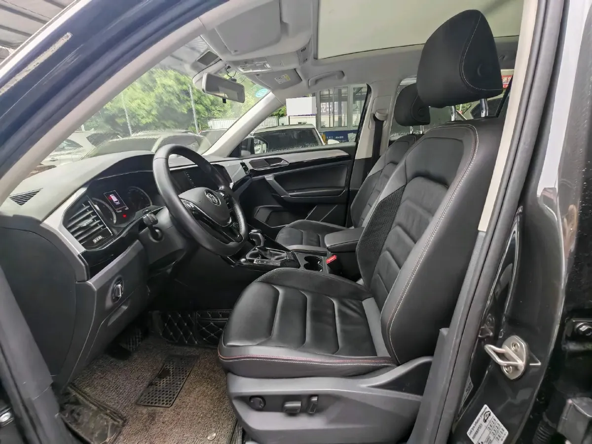 2019 Jeep Cherokee 2.0T 234HP L4 9AT,autocango,china used car exporter,china ev exporter,chinese used car exporter,chinese used ev exporter