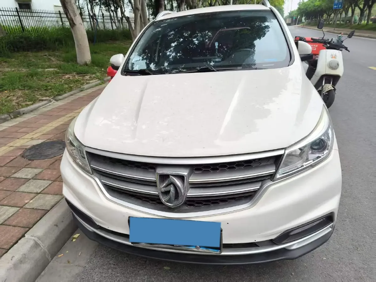 2019 BaoJun 730 1.5L 105HP L4 6MT,autocango,china used car exporter,china ev exporter,chinese used car exporter,chinese used ev exporter