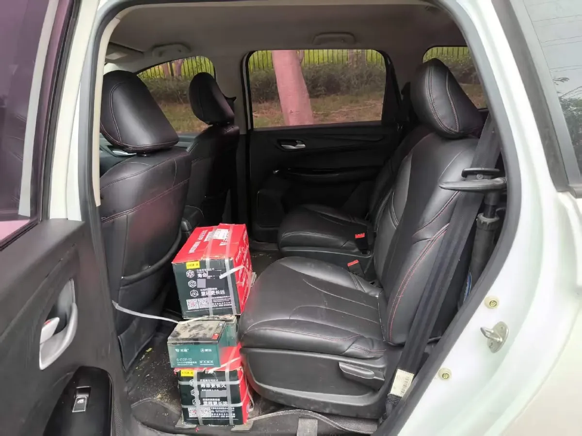 2019 BaoJun 730 1.5L 105HP L4 6MT,autocango,china used car exporter,china ev exporter,chinese used car exporter,chinese used ev exporter