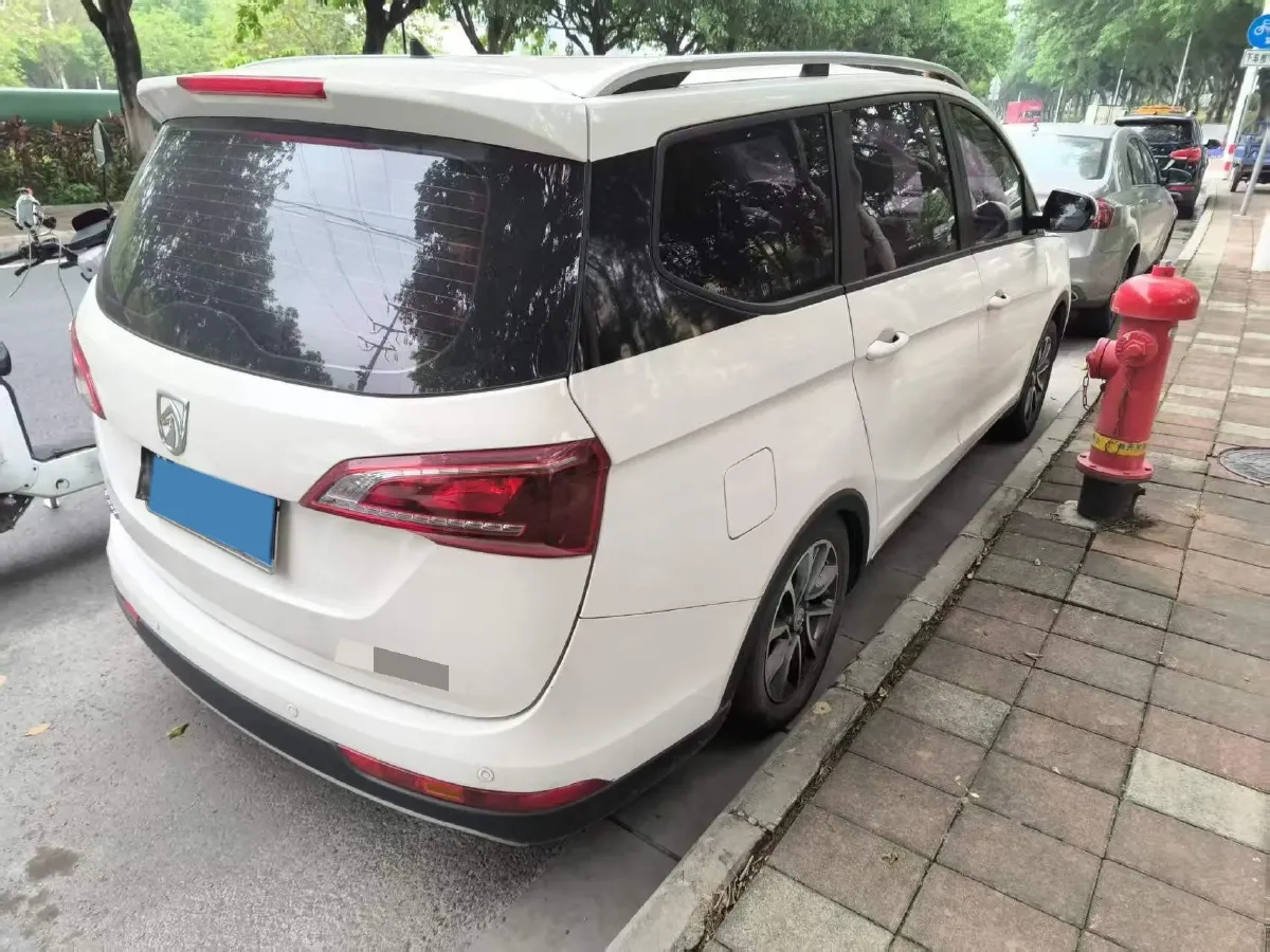 2019 BaoJun 730 1.5L 105HP L4 6MT,autocango,china used car exporter,china ev exporter,chinese used car exporter,chinese used ev exporter