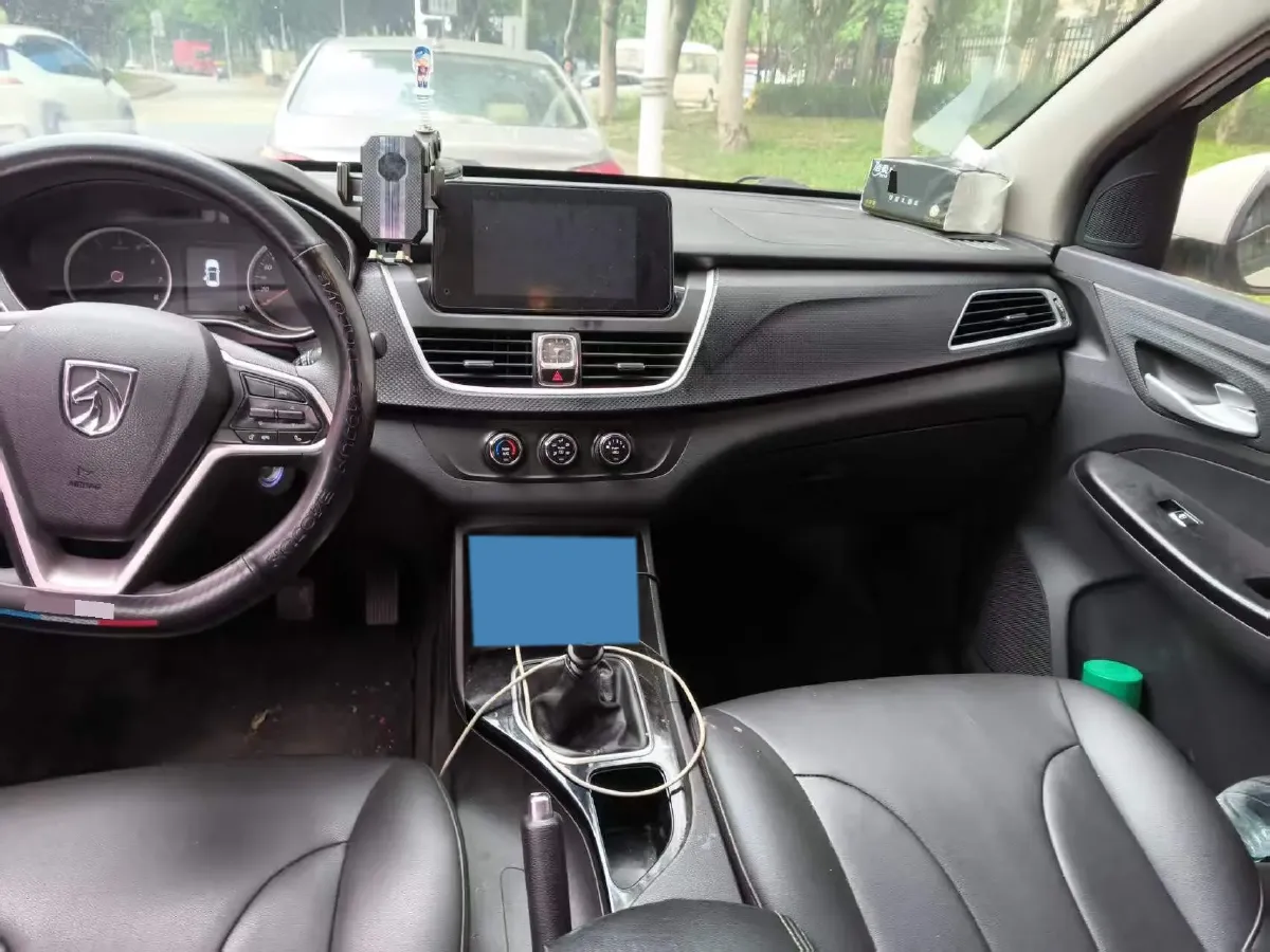 2019 BaoJun 730 1.5L 105HP L4 6MT,autocango,china used car exporter,china ev exporter,chinese used car exporter,chinese used ev exporter