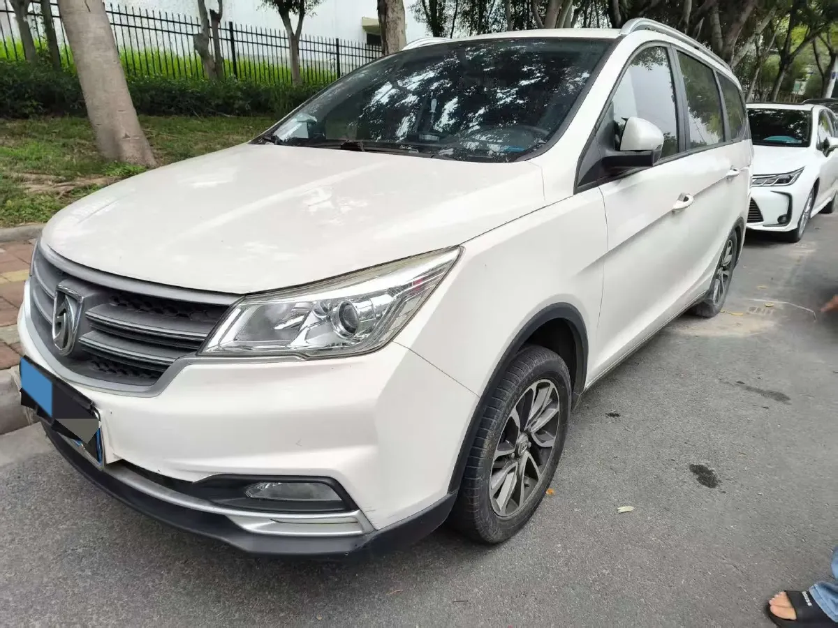 2019 BaoJun 730 1.5L 105HP L4 6MT,autocango,china used car exporter,china ev exporter,chinese used car exporter,chinese used ev exporter