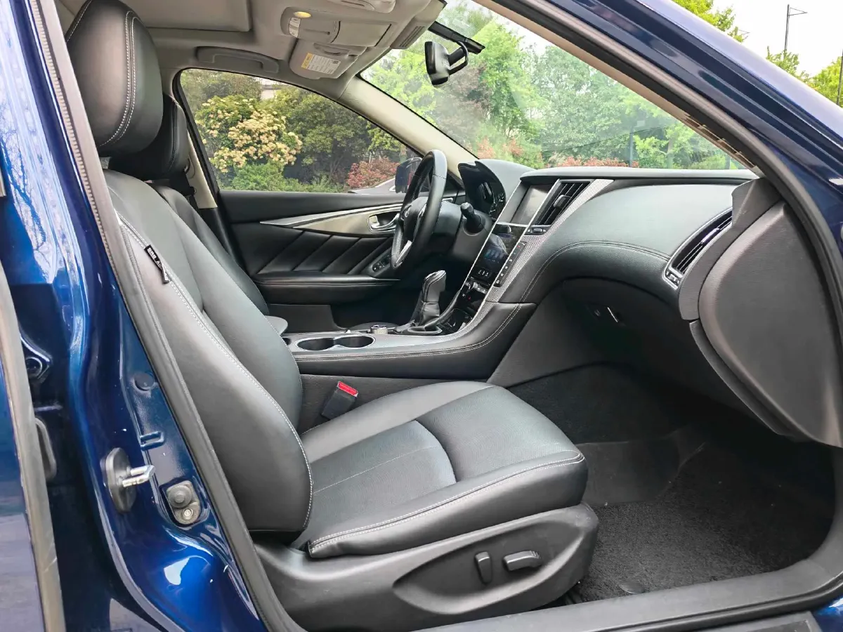 2018 Jeep Grand Commander 2.0T 265HP L4 9AT,autocango,china used car exporter,china ev exporter,chinese used car exporter,chinese used ev exporter