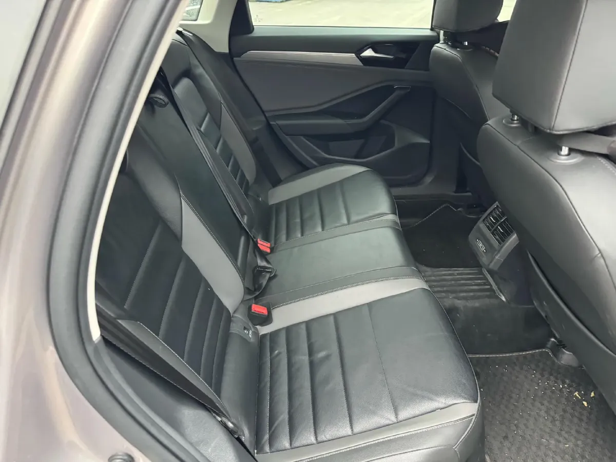 2019 Jeep Renegade 1.3T 173HP L4 7DCT,autocango,china used car exporter,china ev exporter,chinese used car exporter,chinese used ev exporter