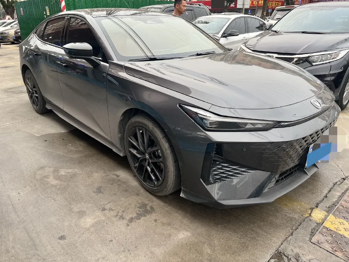 2024 ChangAn UNI-V 1.5T 188HP L4 7DCT,autocango,china used car exporter,china ev exporter,chinese used car exporter,chinese used ev exporter