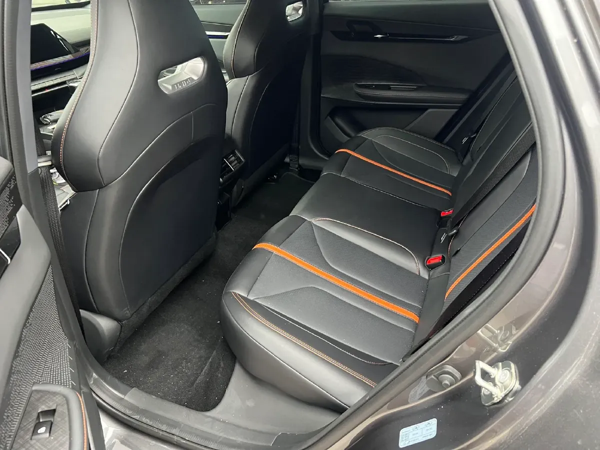 2024 ChangAn UNI-V 1.5T 188HP L4 7DCT,autocango,china used car exporter,china ev exporter,chinese used car exporter,chinese used ev exporter