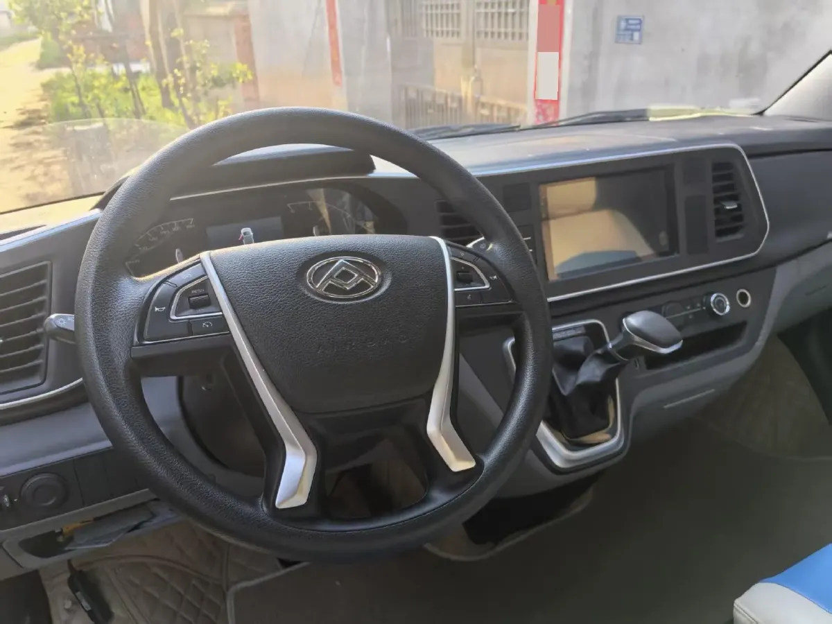 2024 MAXUS XinTu V80 2.0T 147HP L4 6MT,autocango,china used car exporter,china ev exporter,chinese used car exporter,chinese used ev exporter