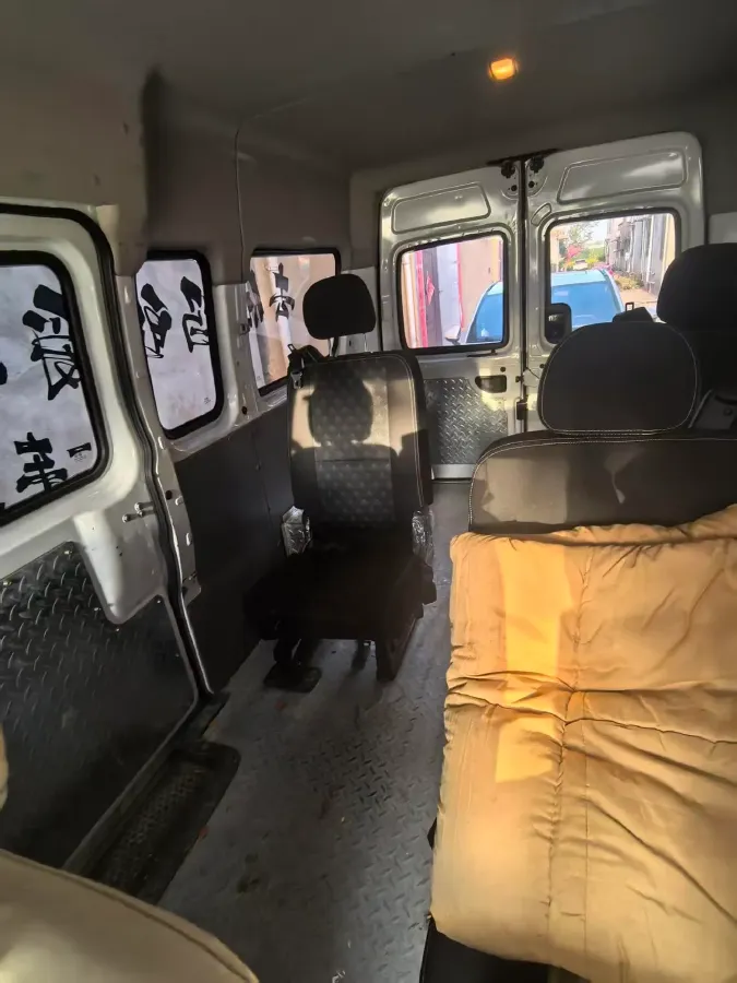 2024 MAXUS XinTu V80 2.0T 147HP L4 6MT,autocango,china used car exporter,china ev exporter,chinese used car exporter,chinese used ev exporter