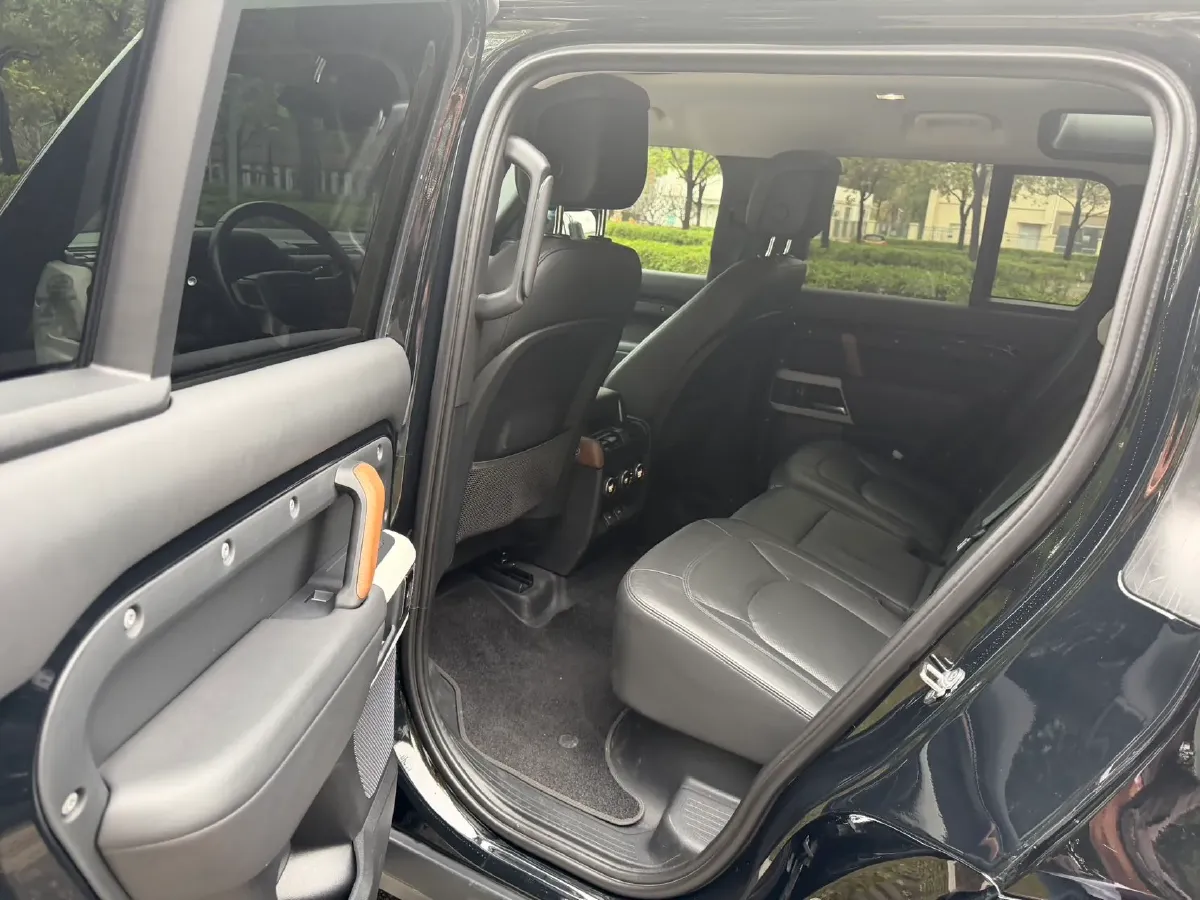 2023 Land Rover Defender 3.0T 400HP L6 8AT,autocango,china used car exporter,china ev exporter,chinese used car exporter,chinese used ev exporter