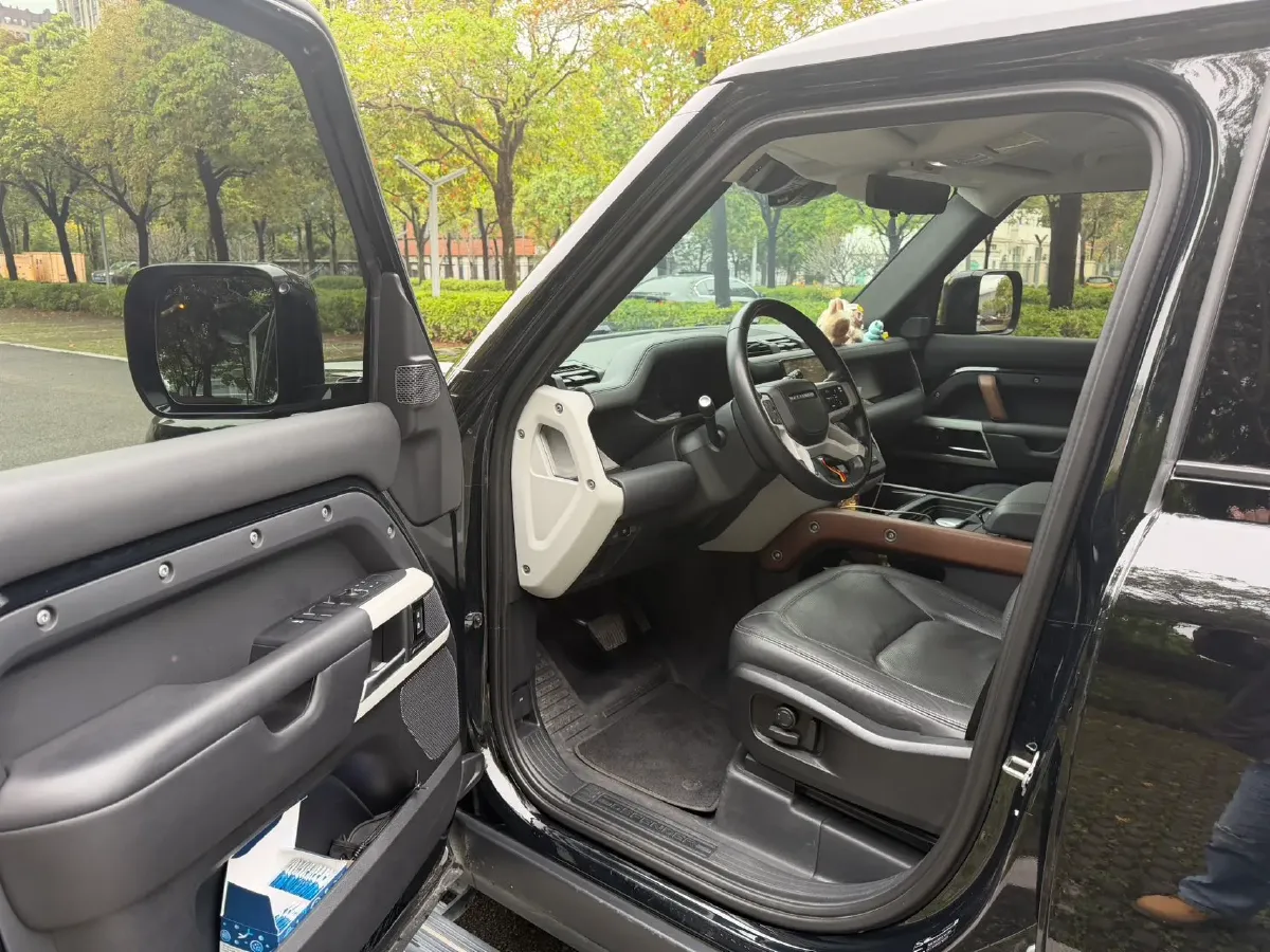 2023 Land Rover Defender 3.0T 400HP L6 8AT,autocango,china used car exporter,china ev exporter,chinese used car exporter,chinese used ev exporter