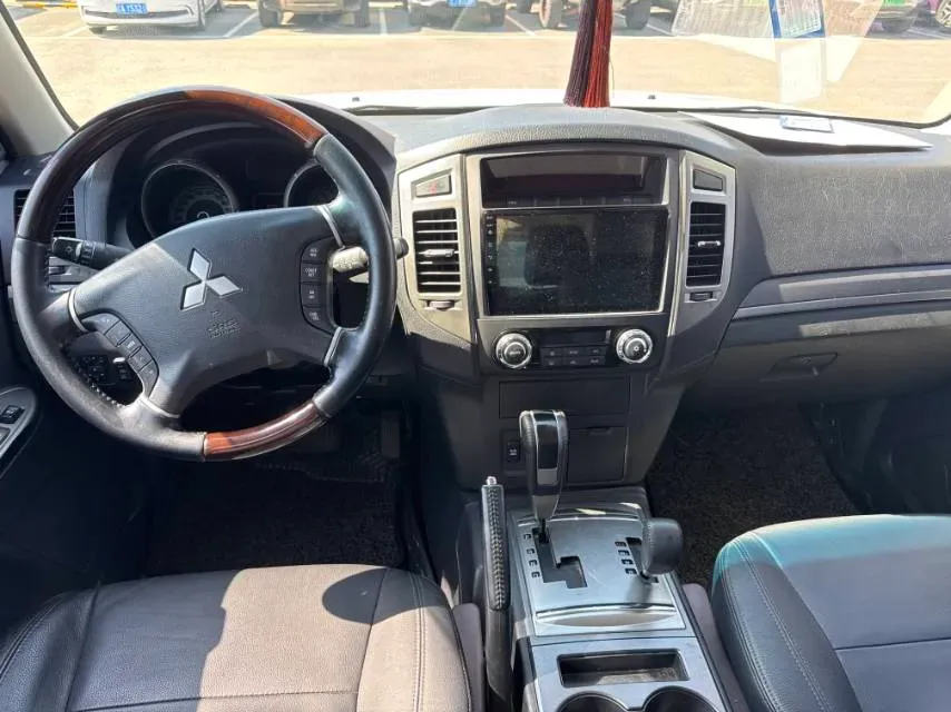 2020 Mitsubishi Pajero 3.0L 174HP V6 5AT,autocango,china used car exporter,china ev exporter,chinese used car exporter,chinese used ev exporter