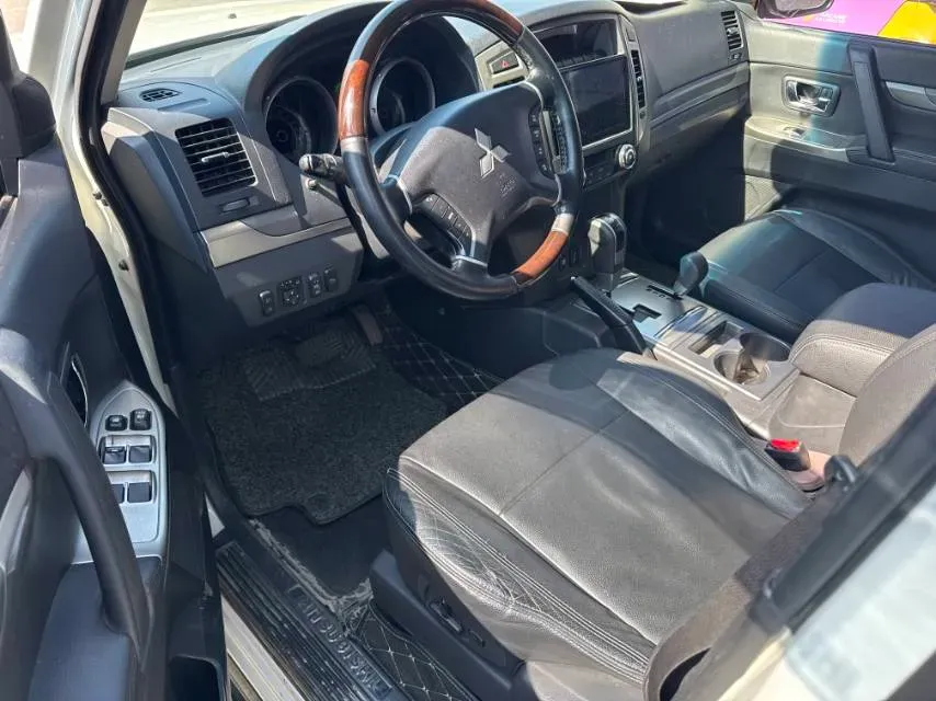 2020 Mitsubishi Pajero 3.0L 174HP V6 5AT,autocango,china used car exporter,china ev exporter,chinese used car exporter,chinese used ev exporter