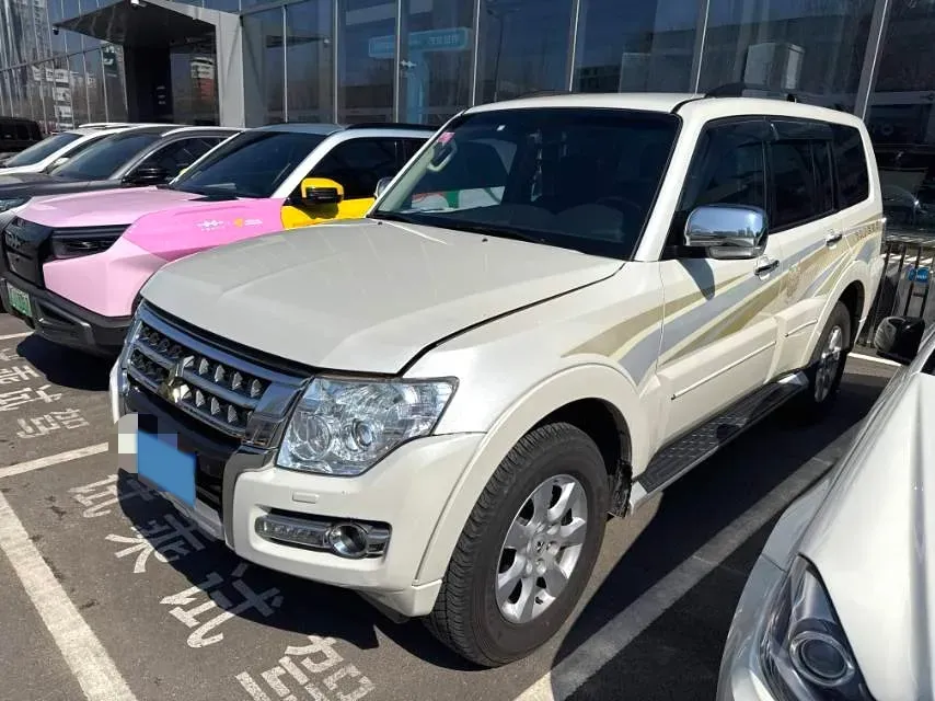 2020 Mitsubishi Pajero 3.0L 174HP V6 5AT,autocango,china used car exporter,china ev exporter,chinese used car exporter,chinese used ev exporter