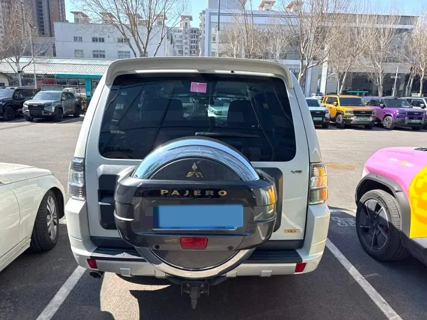 2020 Mitsubishi Pajero 3.0L 174HP V6 5AT,autocango,china used car exporter,china ev exporter,chinese used car exporter,chinese used ev exporter