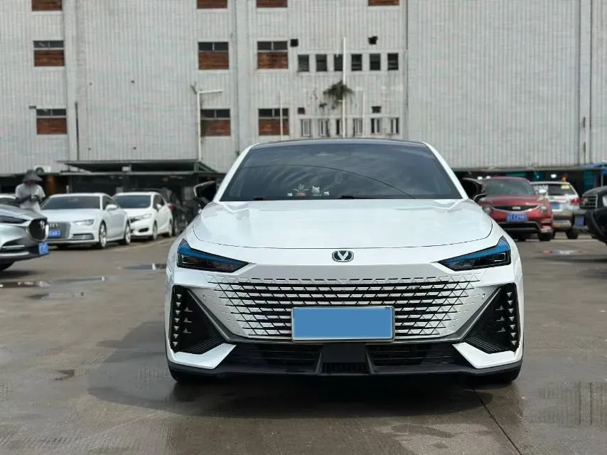 2023 ChangAn UNI-V 1.5T 188HP L4 7DCT,autocango,china used car exporter,china ev exporter,chinese used car exporter,chinese used ev exporter