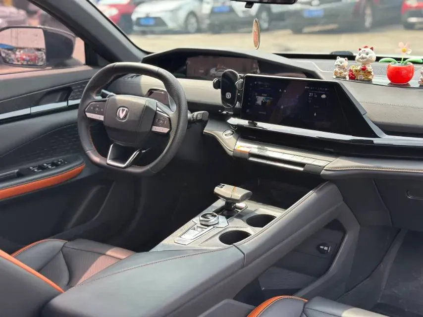 2023 ChangAn UNI-V 1.5T 188HP L4 7DCT,autocango,china used car exporter,china ev exporter,chinese used car exporter,chinese used ev exporter