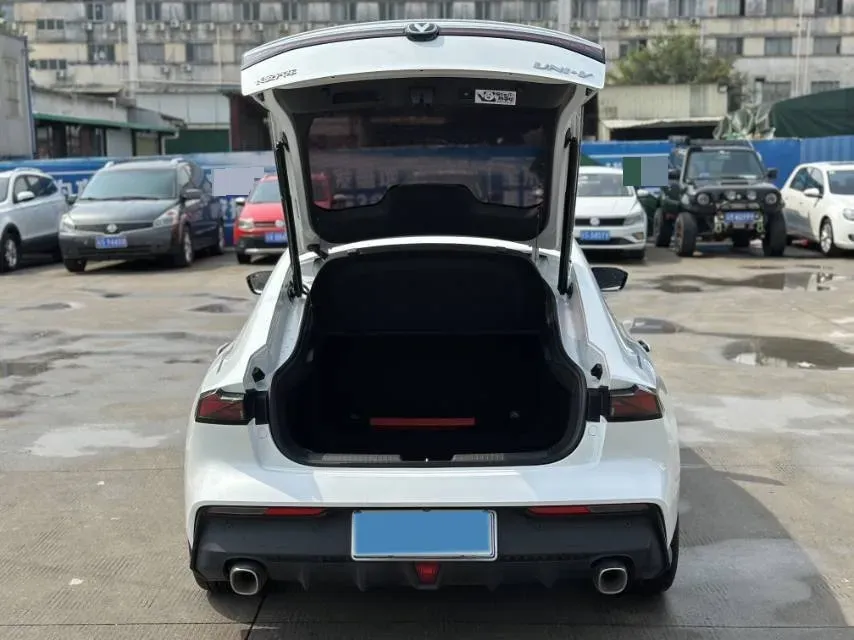 2023 ChangAn UNI-V 1.5T 188HP L4 7DCT,autocango,china used car exporter,china ev exporter,chinese used car exporter,chinese used ev exporter