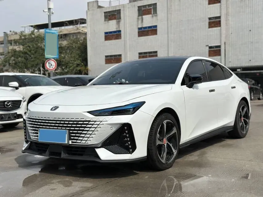 2023 ChangAn UNI-V 1.5T 188HP L4 7DCT,autocango,china used car exporter,china ev exporter,chinese used car exporter,chinese used ev exporter