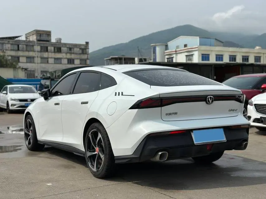 2023 ChangAn UNI-V 1.5T 188HP L4 7DCT,autocango,china used car exporter,china ev exporter,chinese used car exporter,chinese used ev exporter