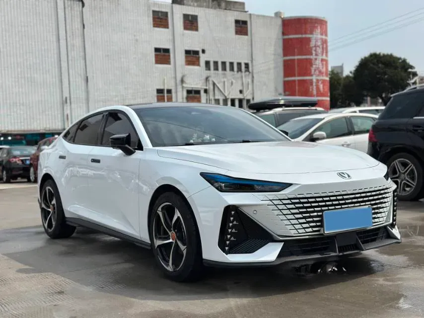 2023 ChangAn UNI-V 1.5T 188HP L4 7DCT,autocango,china used car exporter,china ev exporter,chinese used car exporter,chinese used ev exporter