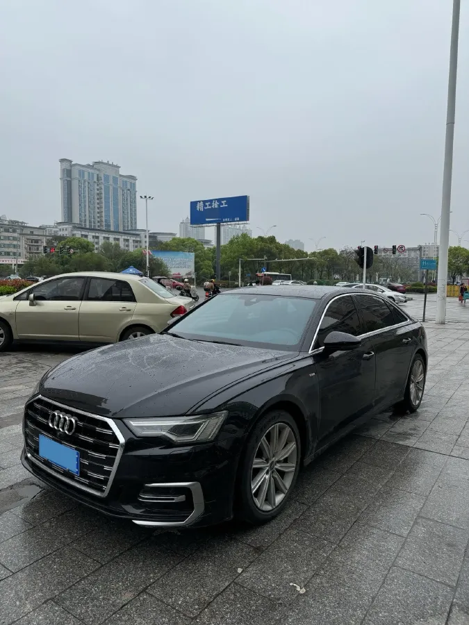 2023 Audi A6L 2.0T 245HP L4 7DCT,autocango,china used car exporter,china ev exporter,chinese used car exporter,chinese used ev exporter