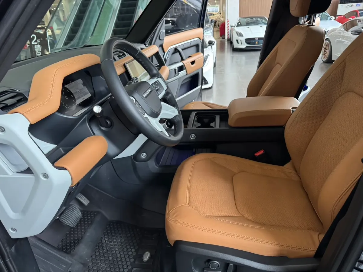 2023 Land Rover Defender 3.0T 400HP L6 8AT,autocango,china used car exporter,china ev exporter,chinese used car exporter,chinese used ev exporter