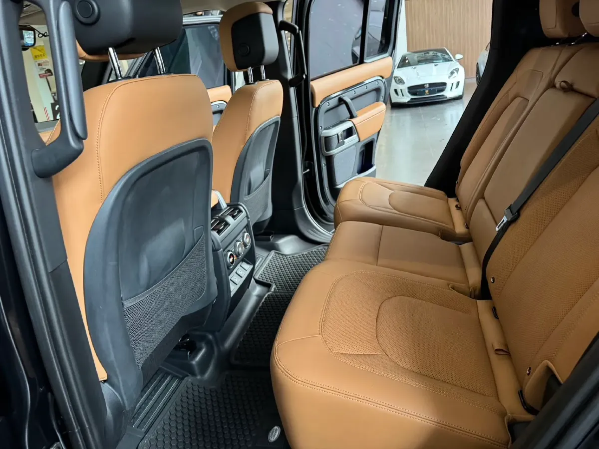 2023 Land Rover Defender 3.0T 400HP L6 8AT,autocango,china used car exporter,china ev exporter,chinese used car exporter,chinese used ev exporter