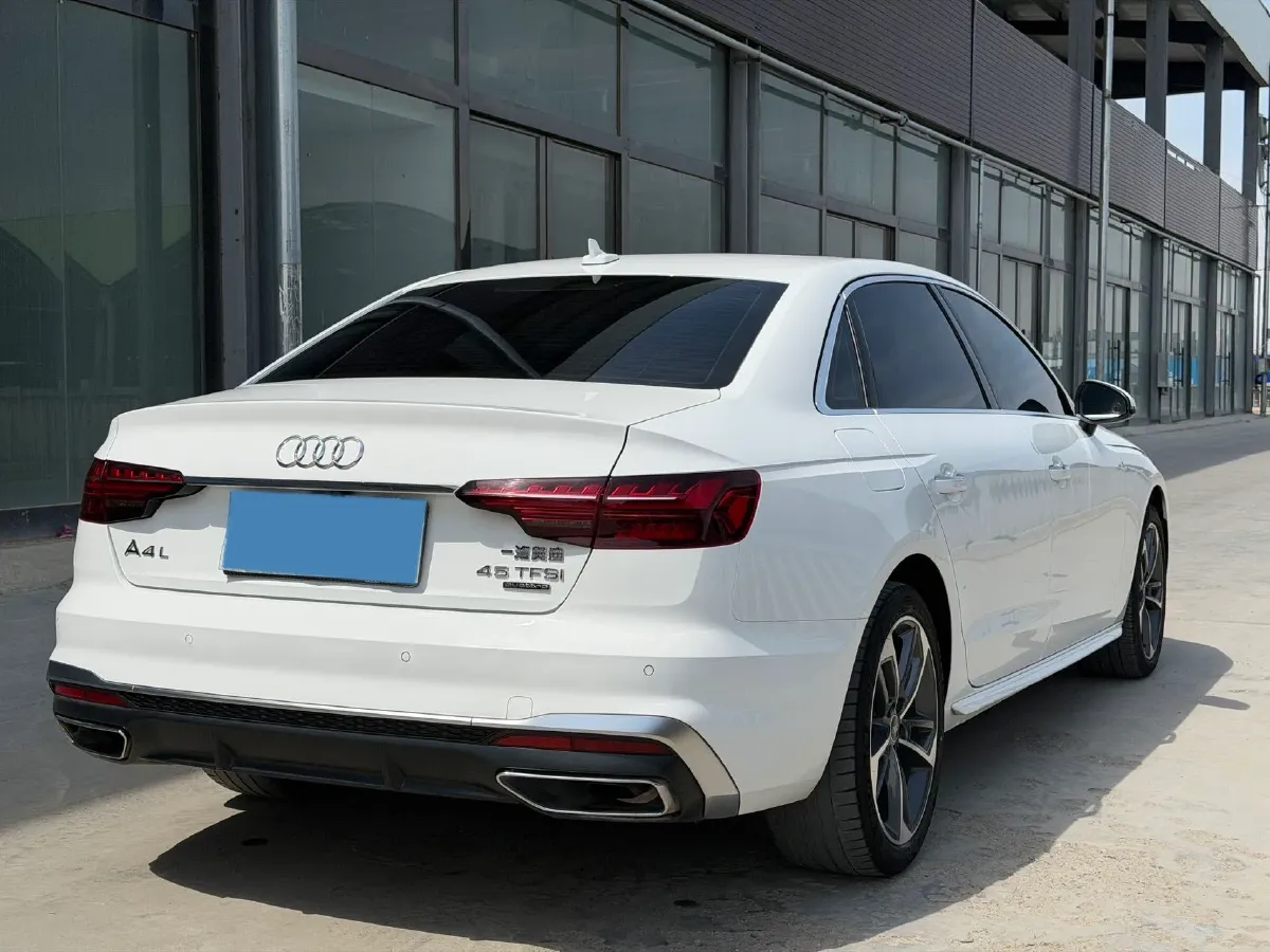 2023 Audi A4L 2.0T 190HP L4 7DCT,autocango,china used car exporter,china ev exporter,chinese used car exporter,chinese used ev exporter