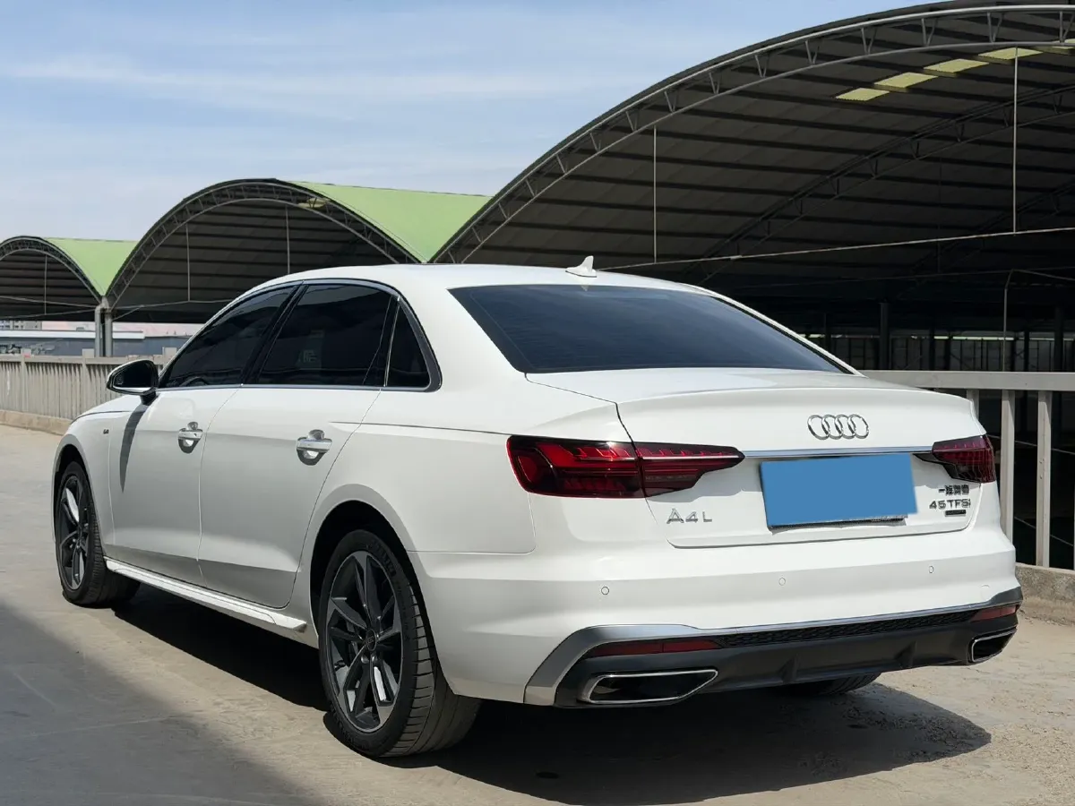 2023 Audi A4L 2.0T 190HP L4 7DCT,autocango,china used car exporter,china ev exporter,chinese used car exporter,chinese used ev exporter