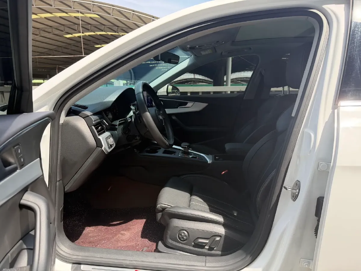 2023 Audi A4L 2.0T 190HP L4 7DCT,autocango,china used car exporter,china ev exporter,chinese used car exporter,chinese used ev exporter