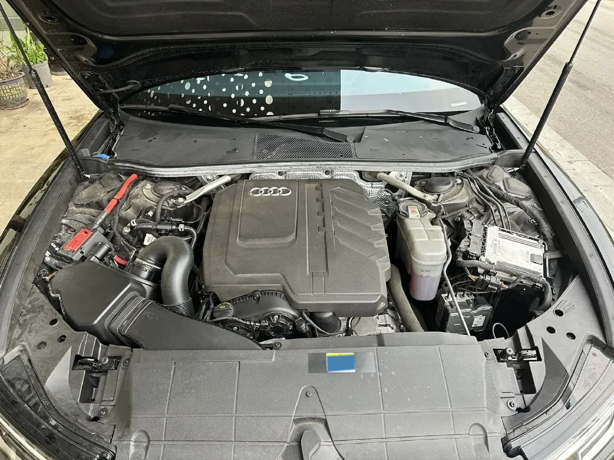 2024 Audi A6L 2.0T 190HP L4 7DCT,autocango,china used car exporter,china ev exporter,chinese used car exporter,chinese used ev exporter