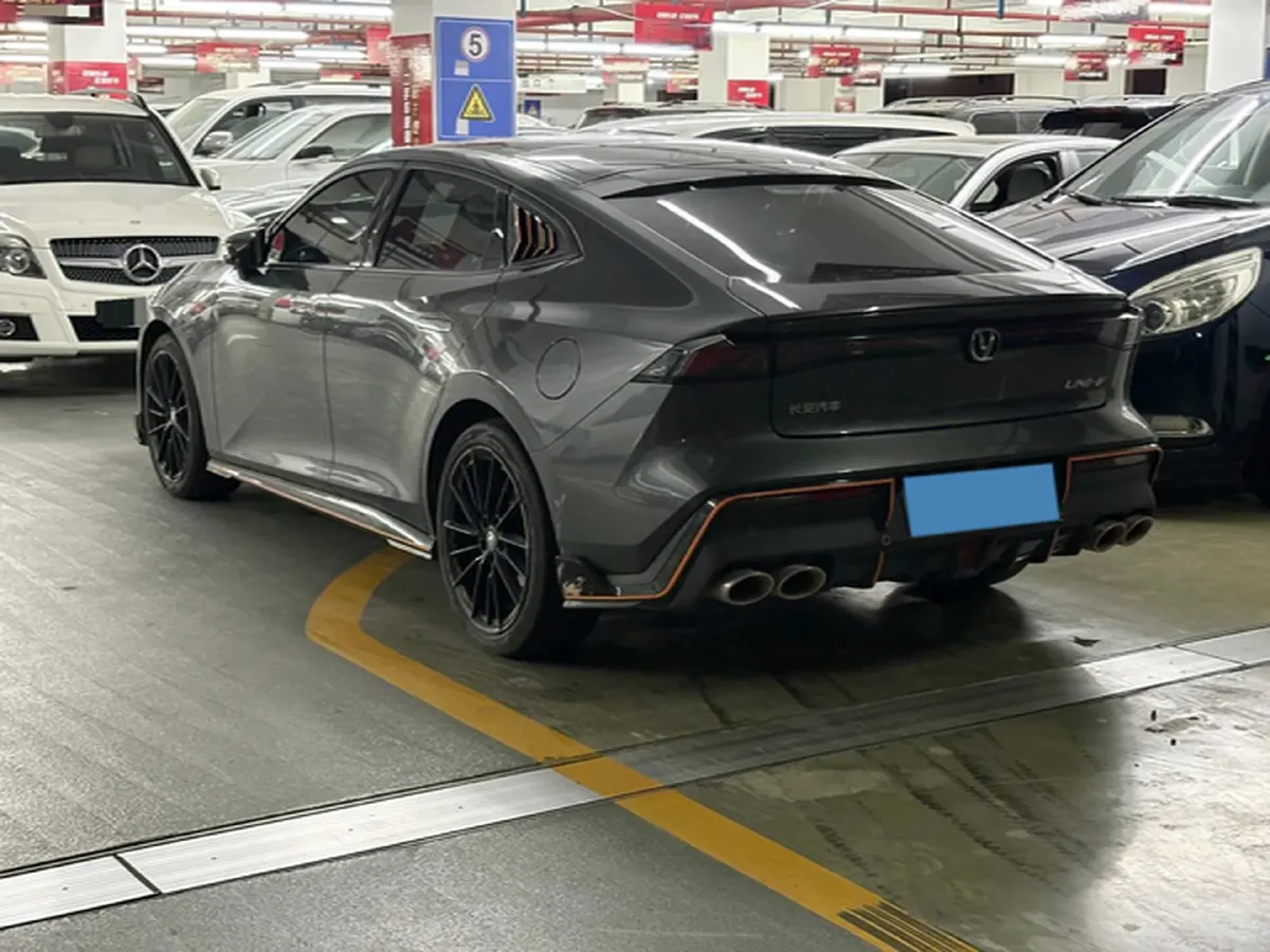 2023 ChangAn UNI-V 1.5T 188HP L4 7DCT,autocango,china used car exporter,china ev exporter,chinese used car exporter,chinese used ev exporter