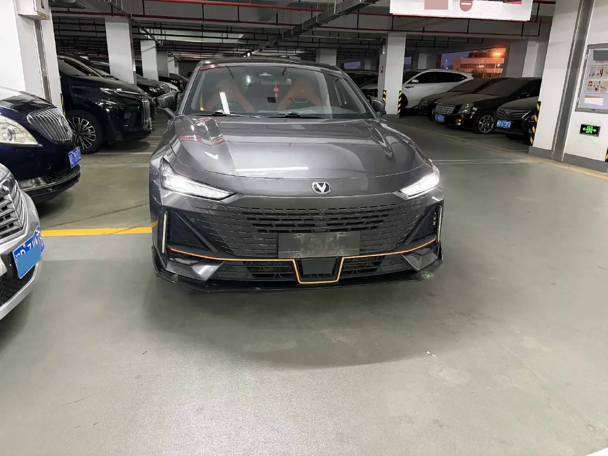 2023 ChangAn UNI-V 1.5T 188HP L4 7DCT,autocango,china used car exporter,china ev exporter,chinese used car exporter,chinese used ev exporter