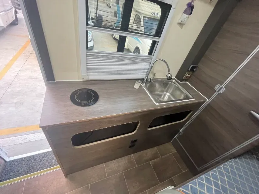 2018 MAXUS XinTu V80 2.5T 136HP L4 6MT,autocango,china used car exporter,china ev exporter,chinese used car exporter,chinese used ev exporter