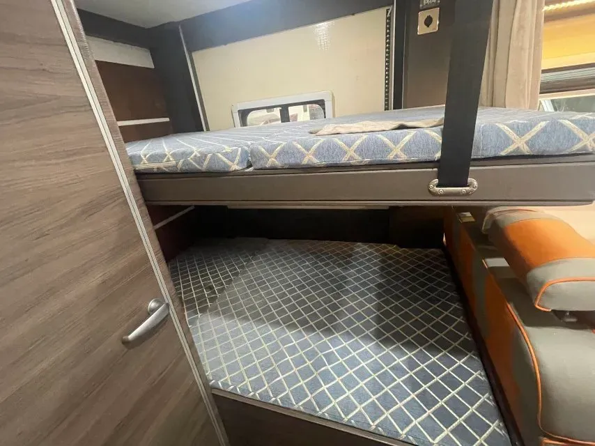 2018 MAXUS XinTu V80 2.5T 136HP L4 6MT,autocango,china used car exporter,china ev exporter,chinese used car exporter,chinese used ev exporter