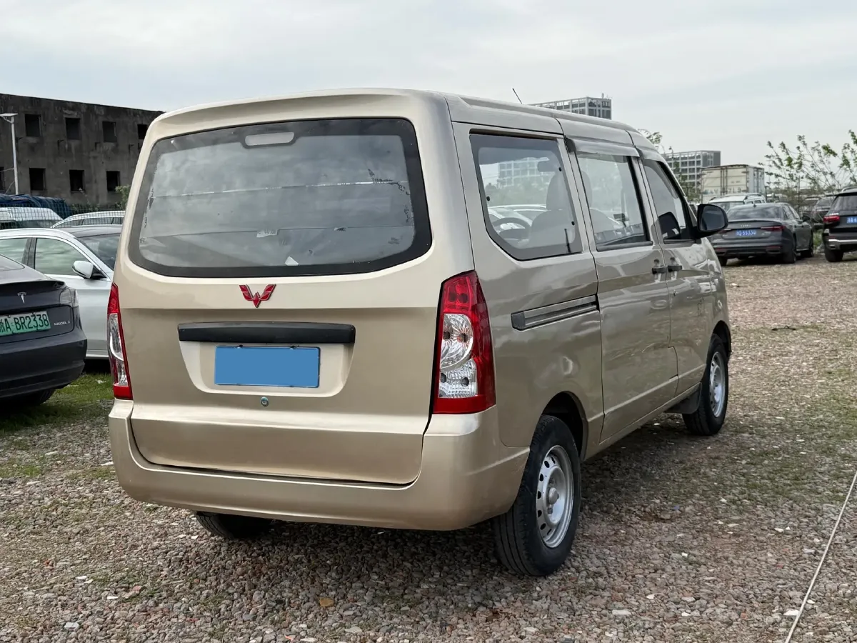2022 WuLing RongGuang S 1.2L 76HP L4 5MT,autocango,china used car exporter,china ev exporter,chinese used car exporter,chinese used ev exporter