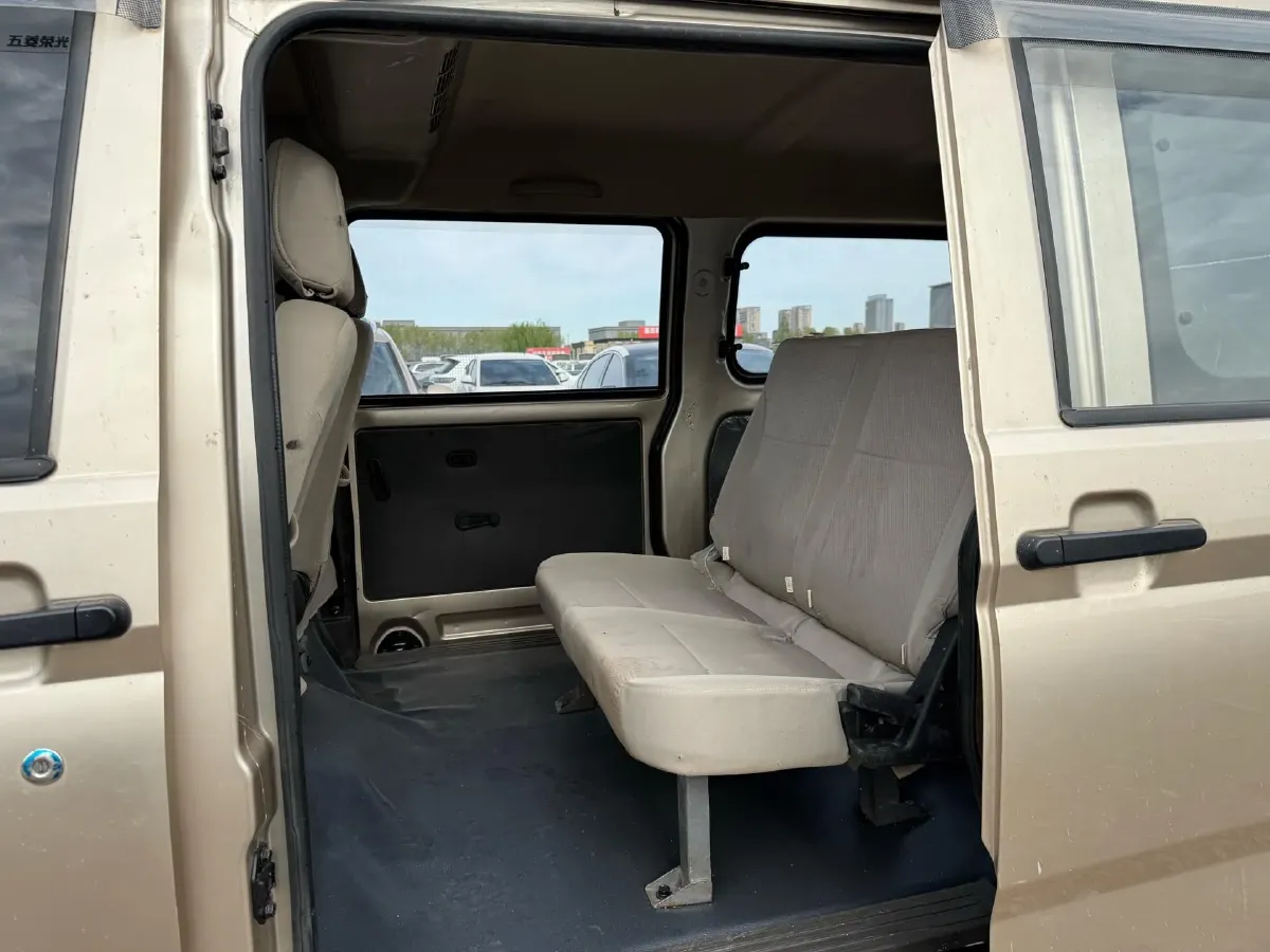 2022 WuLing RongGuang S 1.2L 76HP L4 5MT,autocango,china used car exporter,china ev exporter,chinese used car exporter,chinese used ev exporter