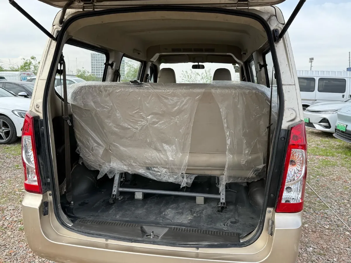 2022 WuLing RongGuang S 1.2L 76HP L4 5MT,autocango,china used car exporter,china ev exporter,chinese used car exporter,chinese used ev exporter