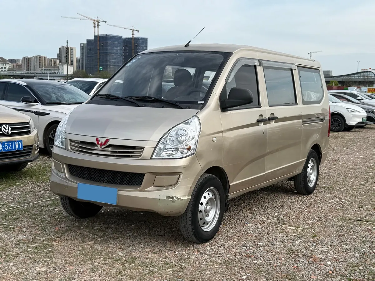 2022 WuLing RongGuang S 1.2L 76HP L4 5MT,autocango,china used car exporter,china ev exporter,chinese used car exporter,chinese used ev exporter