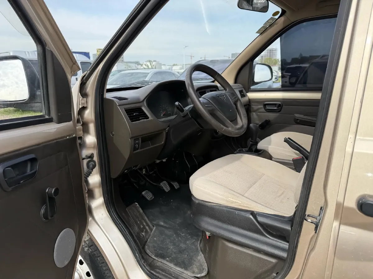 2022 WuLing RongGuang S 1.2L 76HP L4 5MT,autocango,china used car exporter,china ev exporter,chinese used car exporter,chinese used ev exporter