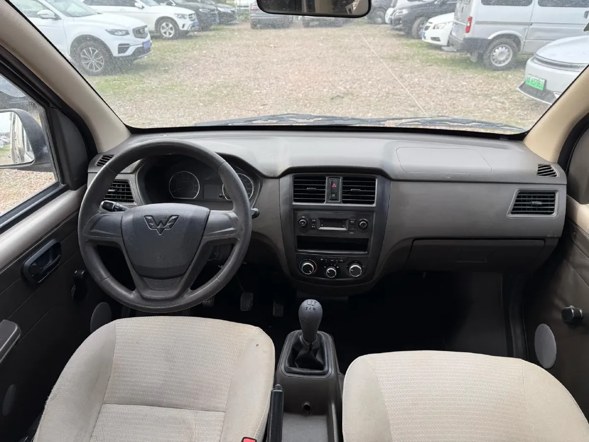 2022 WuLing RongGuang S 1.2L 76HP L4 5MT,autocango,china used car exporter,china ev exporter,chinese used car exporter,chinese used ev exporter