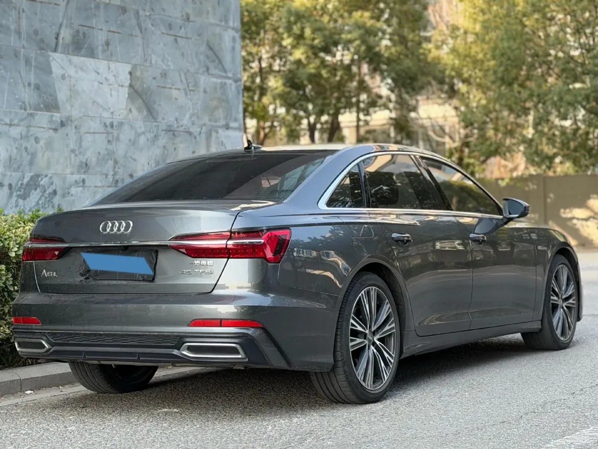 2021 Audi A6L 2.0T 224HP L4 7DCT,autocango,china used car exporter,china ev exporter,chinese used car exporter,chinese used ev exporter