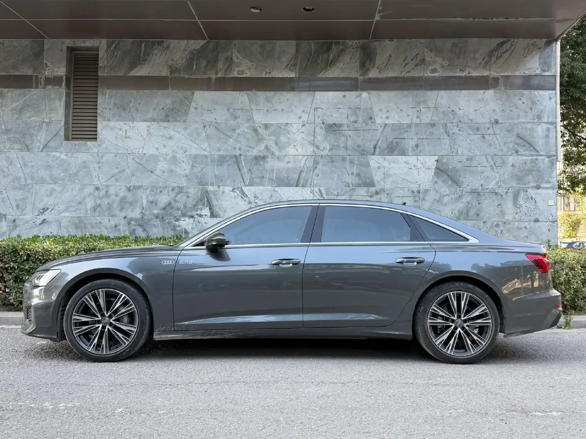 2021 Audi A6L 2.0T 224HP L4 7DCT,autocango,china used car exporter,china ev exporter,chinese used car exporter,chinese used ev exporter