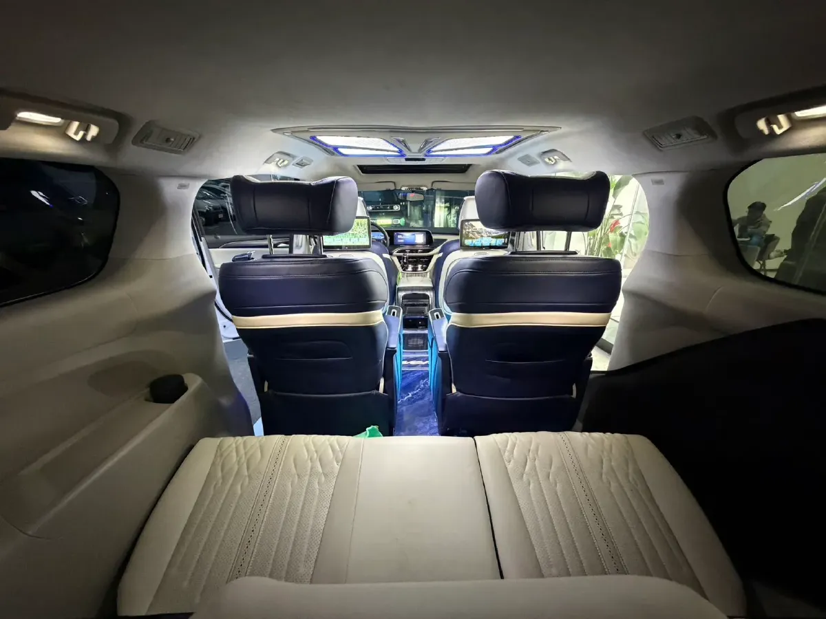 2023 Buick GL8 2.0T 237HP L4 9AT,autocango,china used car exporter,china ev exporter,chinese used car exporter,chinese used ev exporter