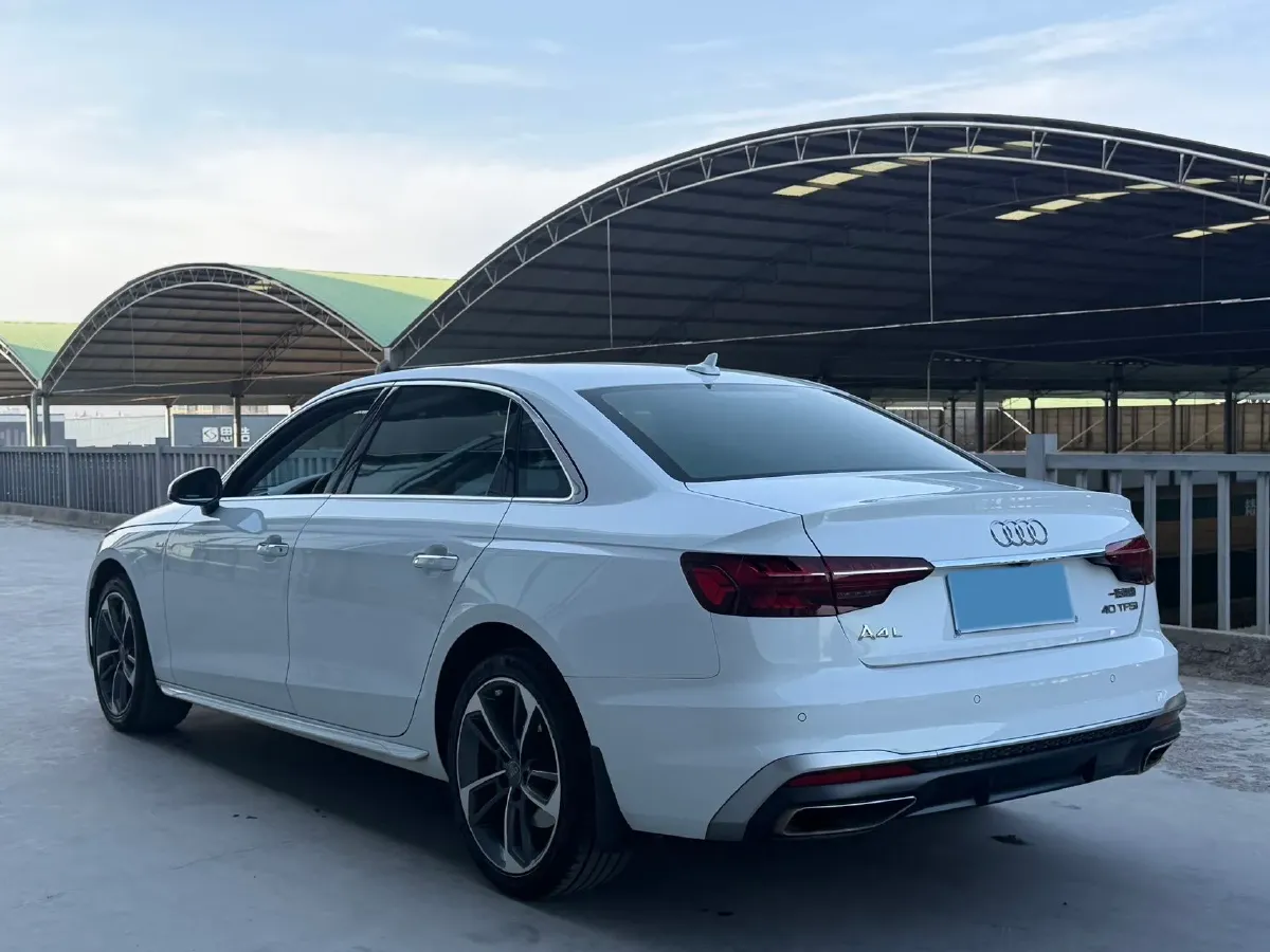 2022 Audi A4L 2.0T 190HP L4 7DCT,autocango,china used car exporter,china ev exporter,chinese used car exporter,chinese used ev exporter