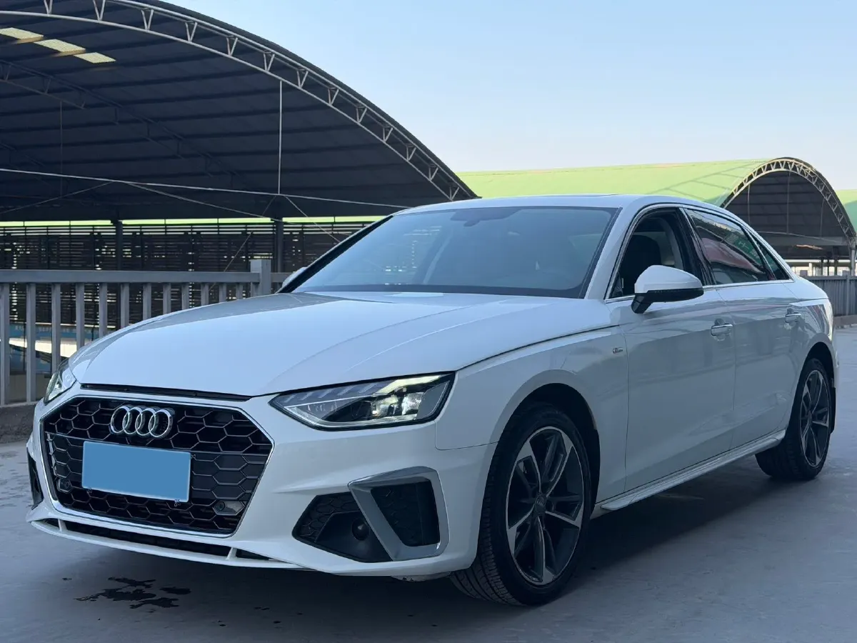 2022 Audi A4L 2.0T 190HP L4 7DCT,autocango,china used car exporter,china ev exporter,chinese used car exporter,chinese used ev exporter