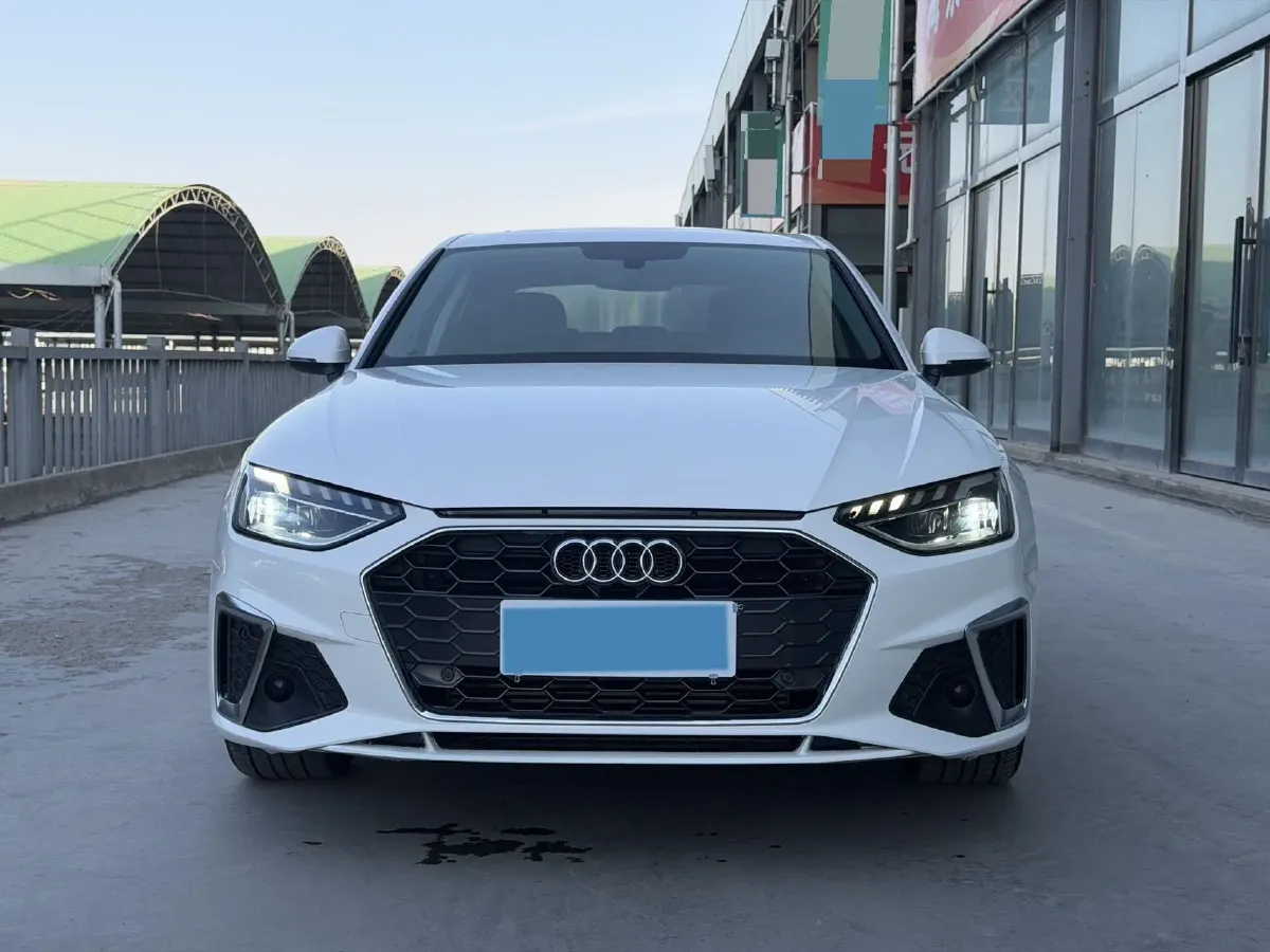 2022 Audi A4L 2.0T 190HP L4 7DCT,autocango,china used car exporter,china ev exporter,chinese used car exporter,chinese used ev exporter