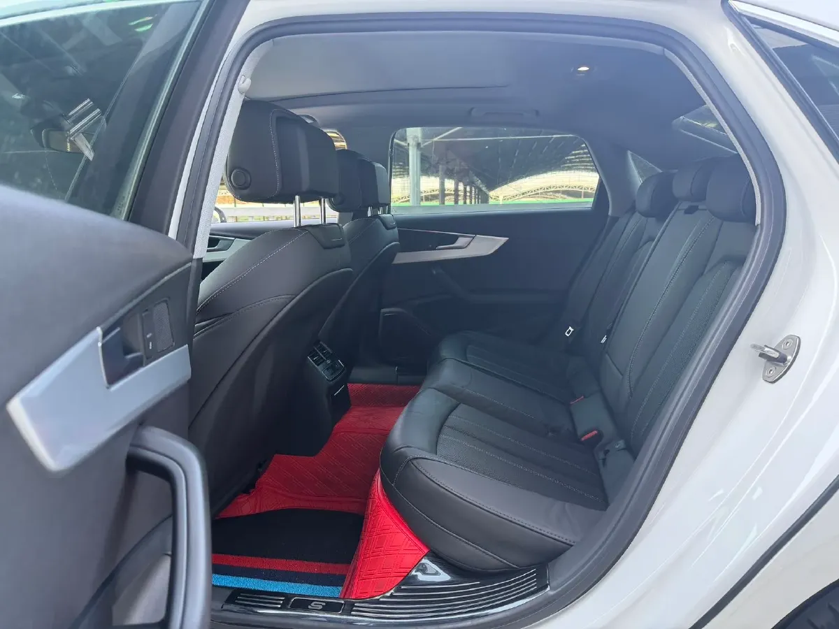 2022 Audi A4L 2.0T 190HP L4 7DCT,autocango,china used car exporter,china ev exporter,chinese used car exporter,chinese used ev exporter