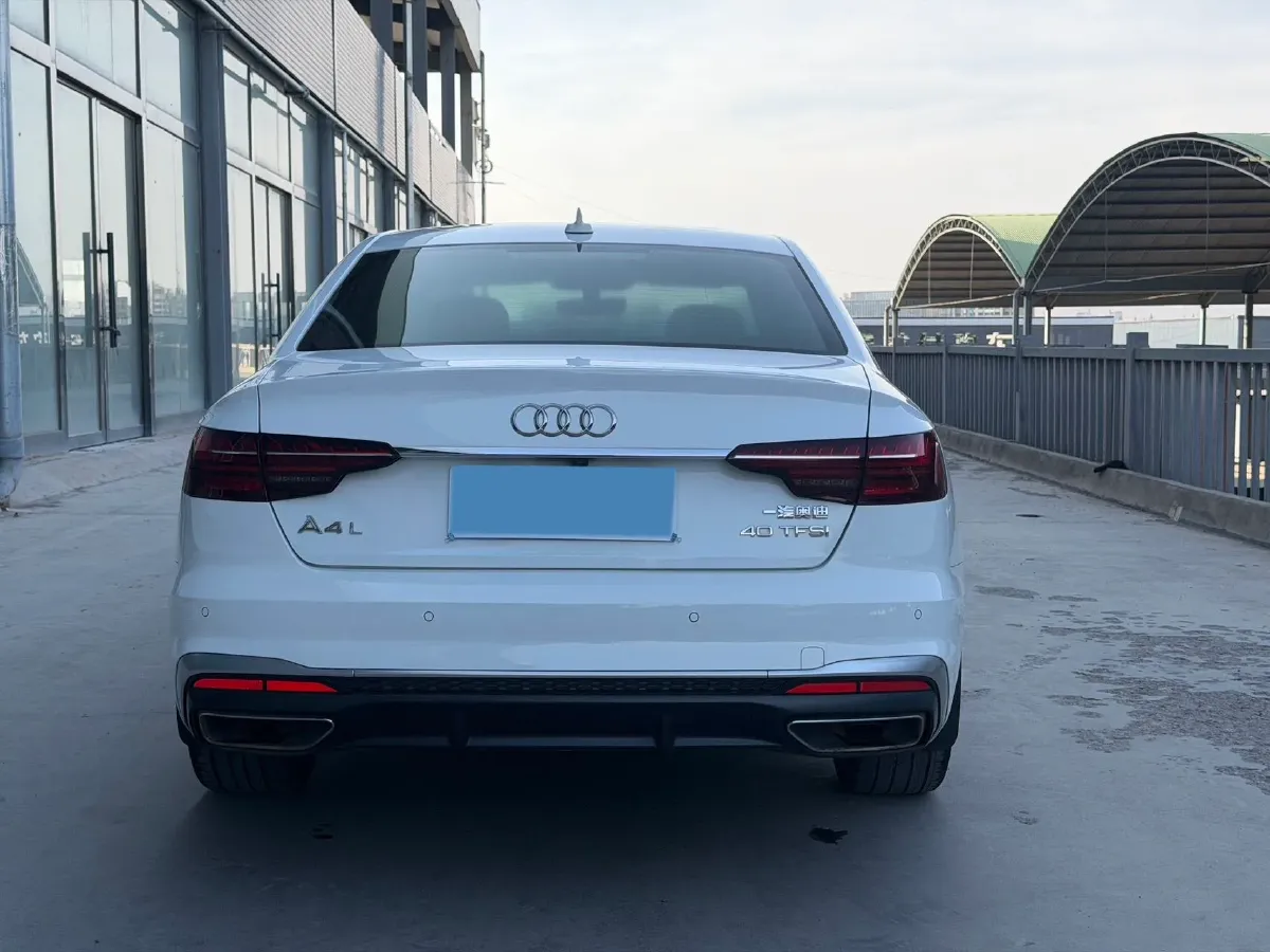2022 Audi A4L 2.0T 190HP L4 7DCT,autocango,china used car exporter,china ev exporter,chinese used car exporter,chinese used ev exporter