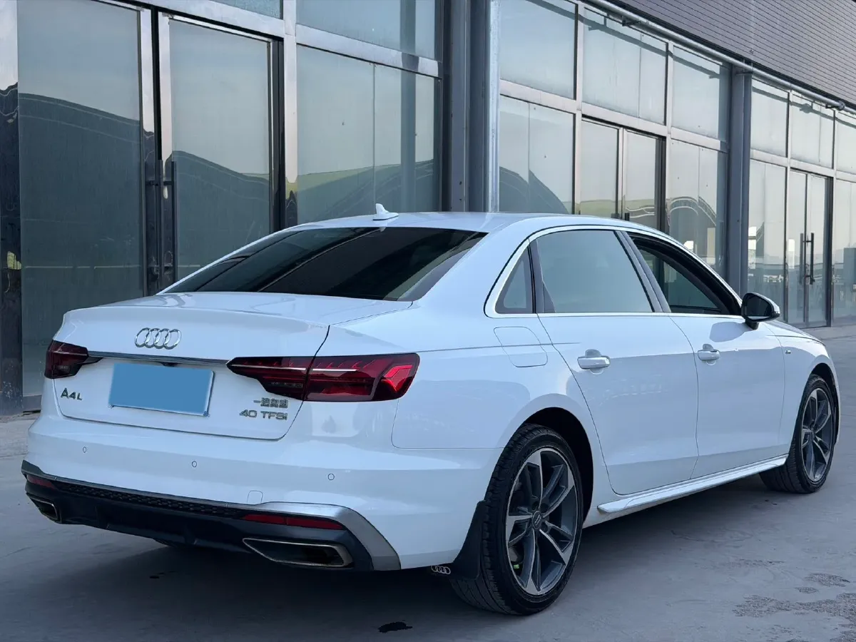 2022 Audi A4L 2.0T 190HP L4 7DCT,autocango,china used car exporter,china ev exporter,chinese used car exporter,chinese used ev exporter
